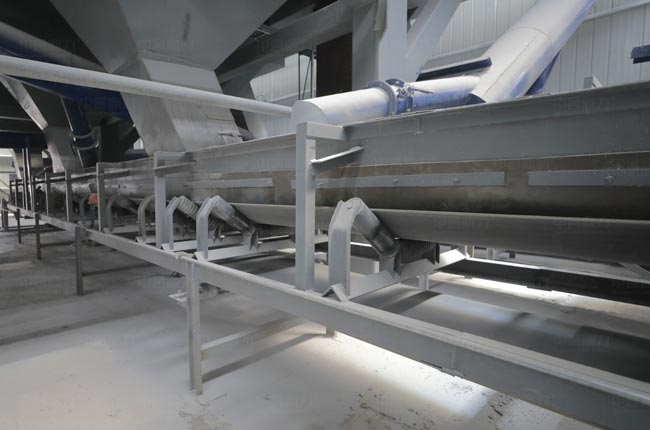 封閉式輸送機(jī).jpg